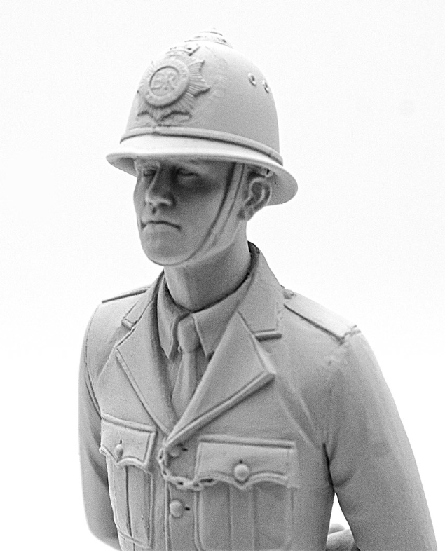 British Policeman 1:16 Figure