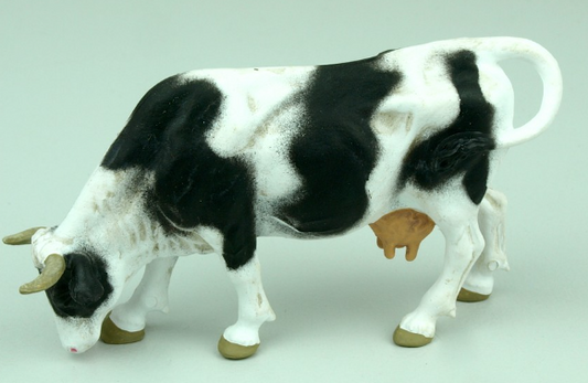 Preiser Cow Grazing 47000