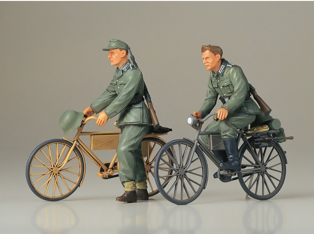 TAMIYA 1/35 GERMAN SOLDIERS WITH BICYCLES