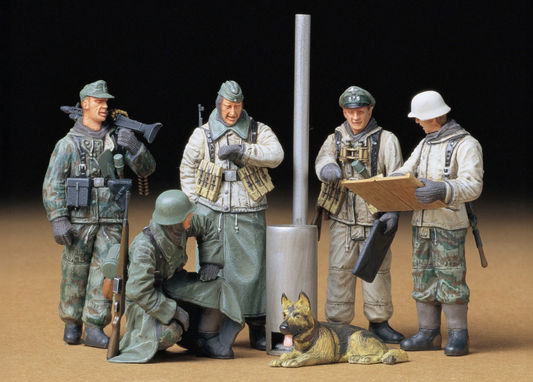 Tamiya - 1/35 German Soldiers at Field Briefing
