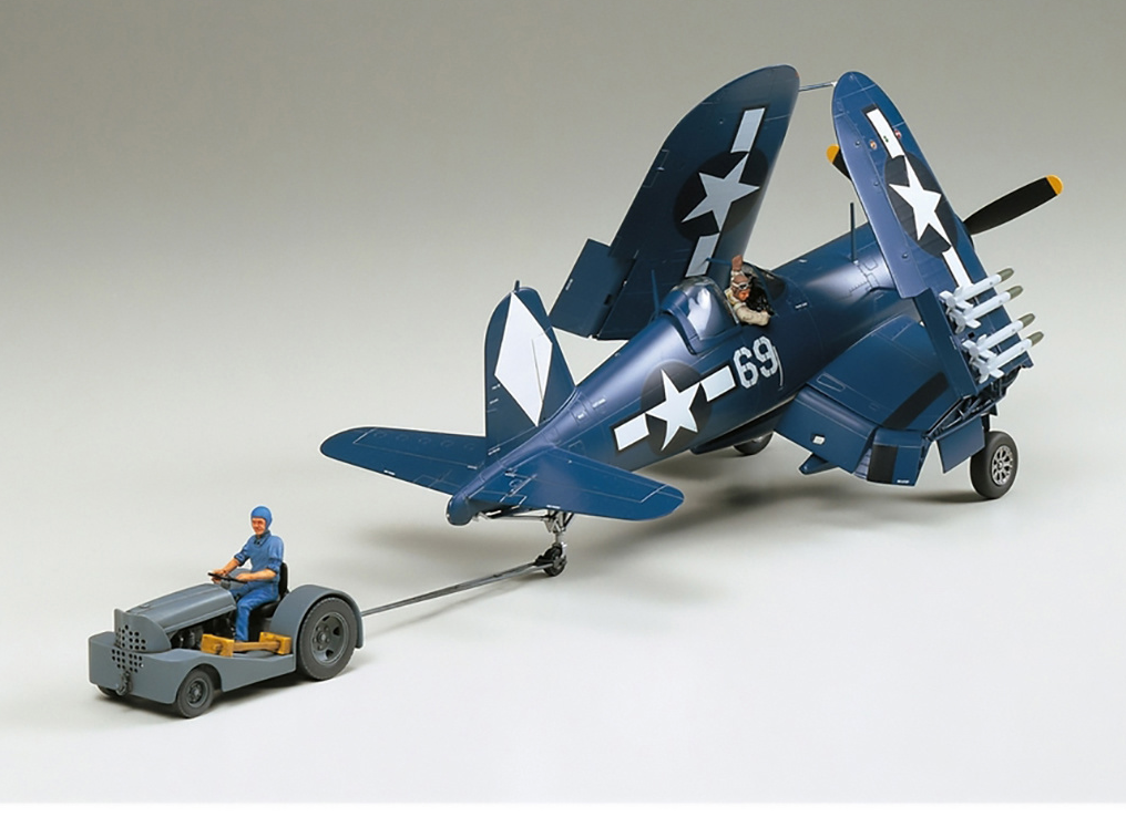TAMIYA 1/48 VOUGHT F4U-1D CORSAIR W/MOTO TUG