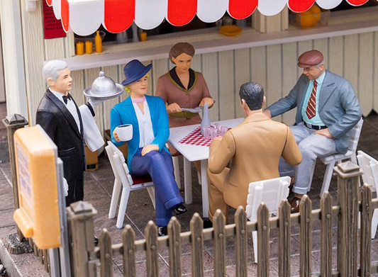 Pola 331531 Seated Diners (4) & Waiter Figure Set